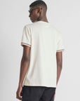 T-shirt com Punho - Crú