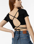 T-shirt Cropped com Abertura nas Costas - Preto