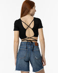 T-shirt Cropped com Abertura nas Costas - Preto