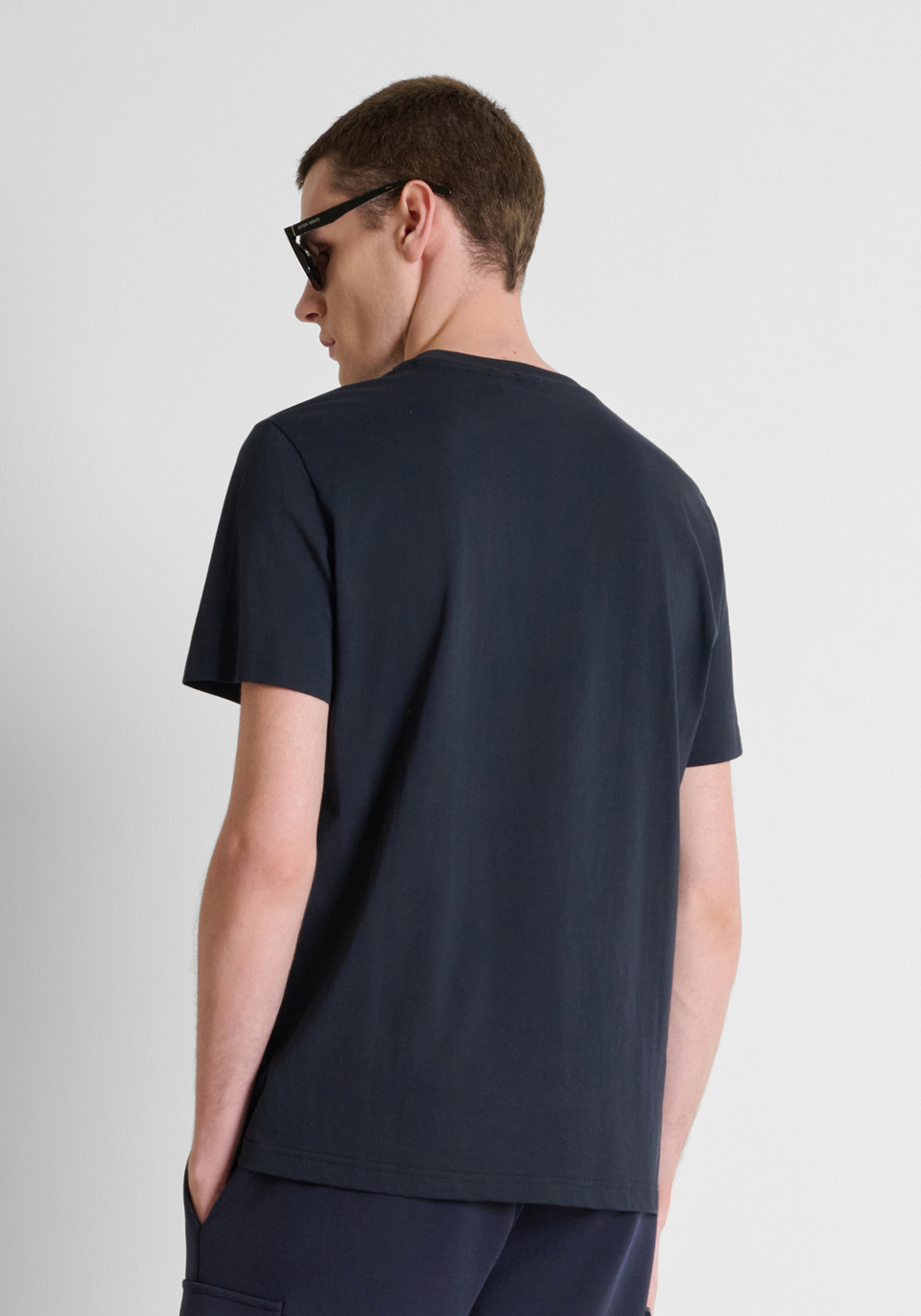 T-shirt com Relevo - Marinho