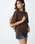T-shirt com Estampado Traseiro - Castanho